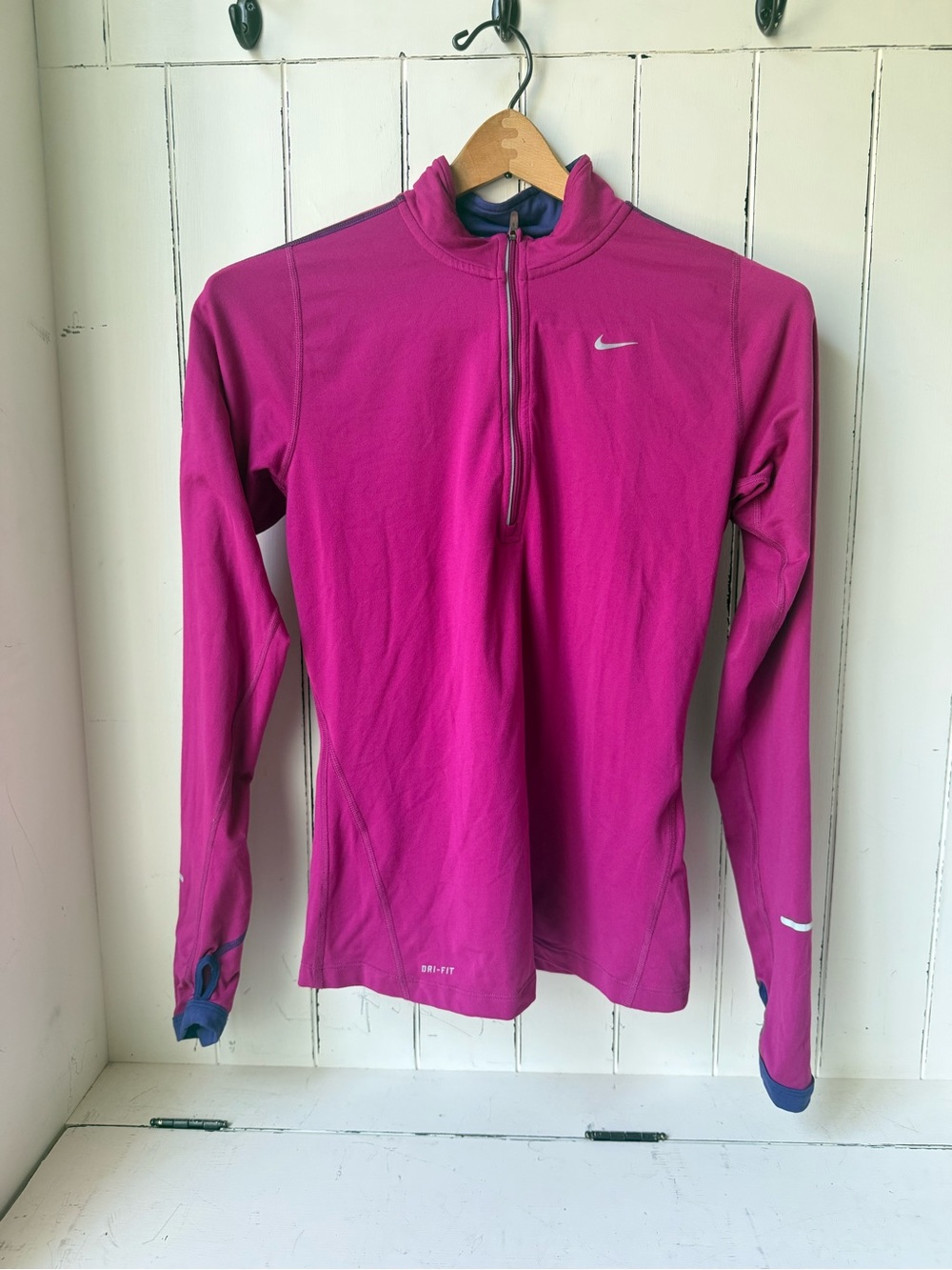 NIKE Dri-Fit 1/4 Zip Pullover Magenta Pink Athletic Top Thumbholes Small